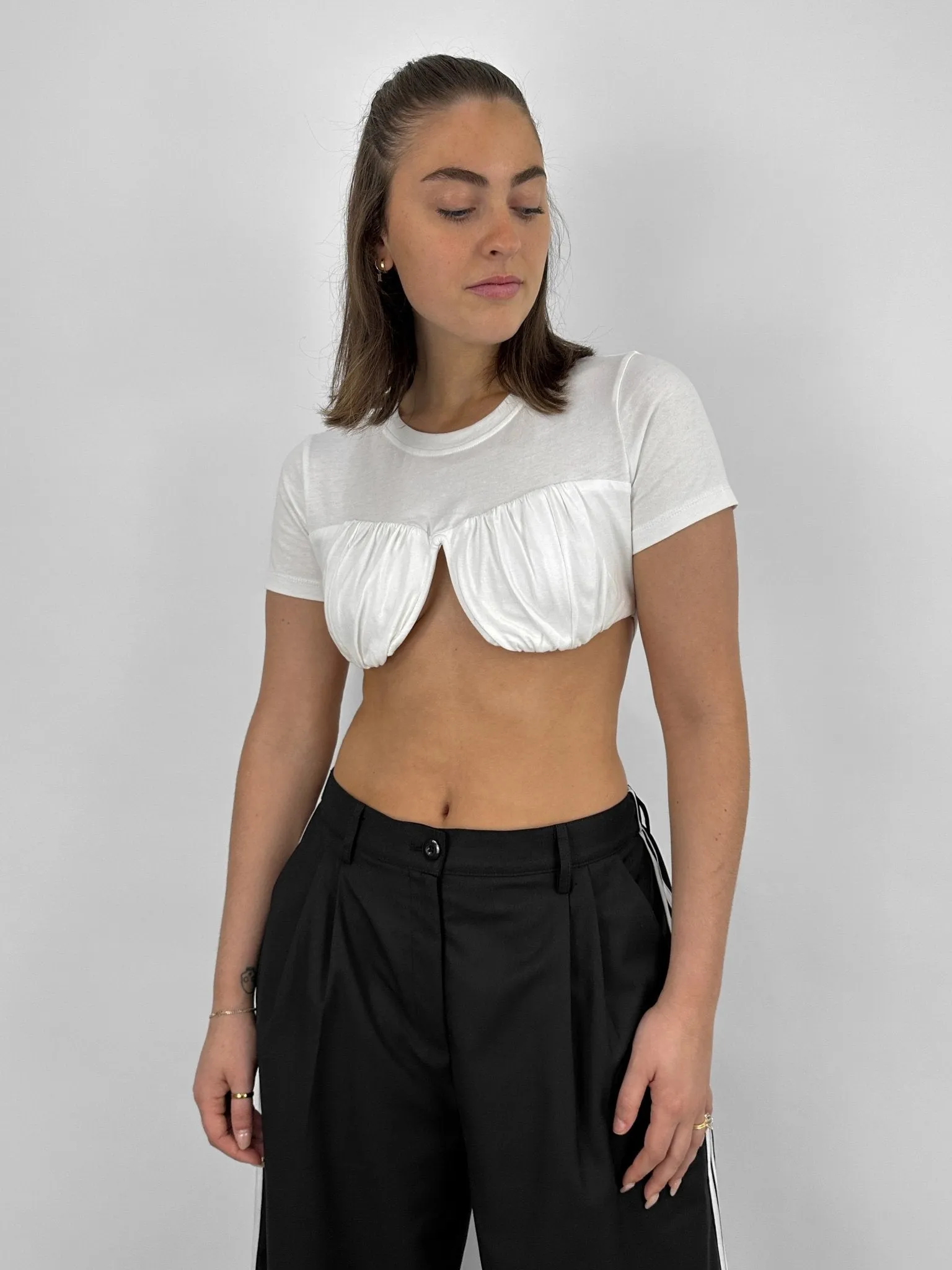 Crew Neck Cropped Underwire Tee