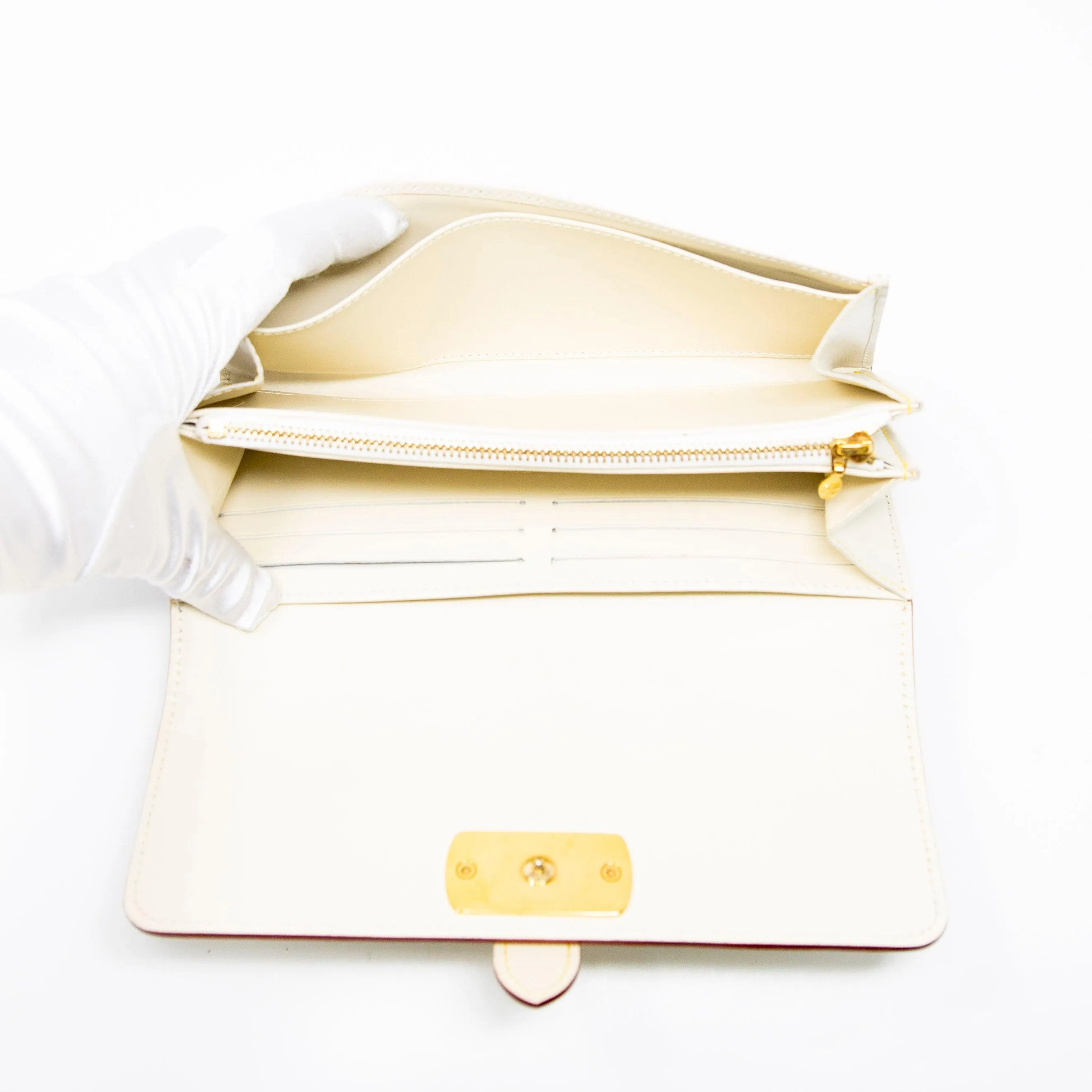 Louis Vuitton White Favori Suhali Continental Wallet