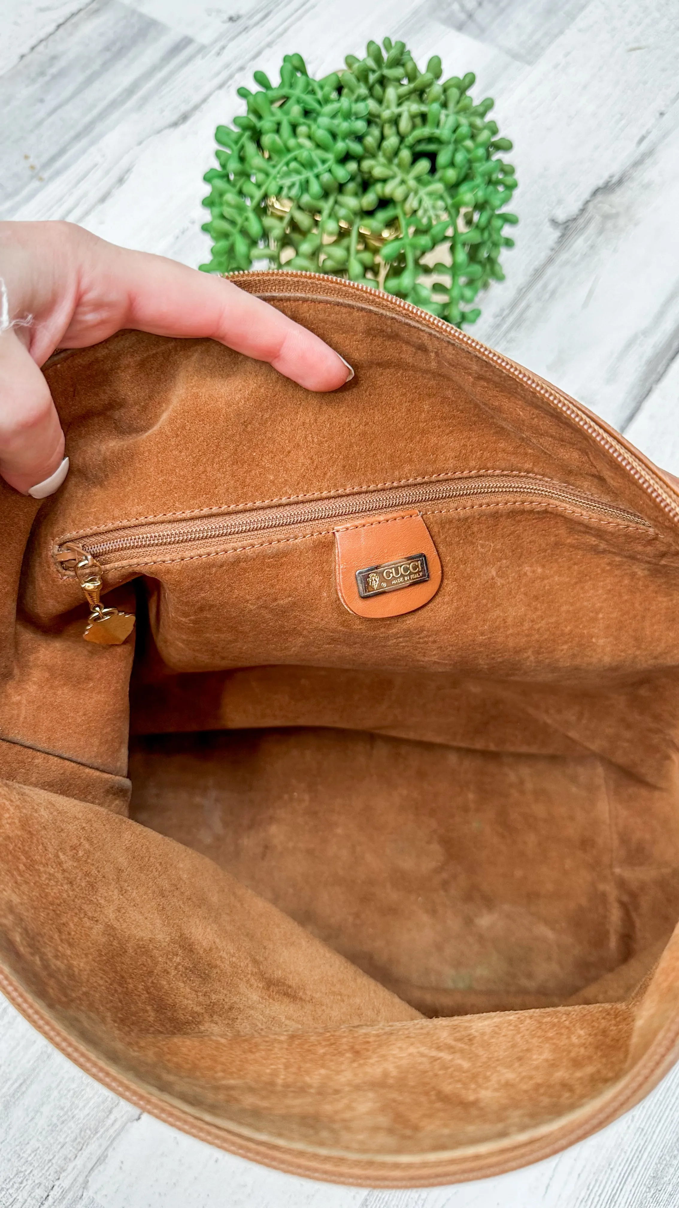 Vintage 80’s Gucci Medium Brown Leather Bucket Shoulder Purse